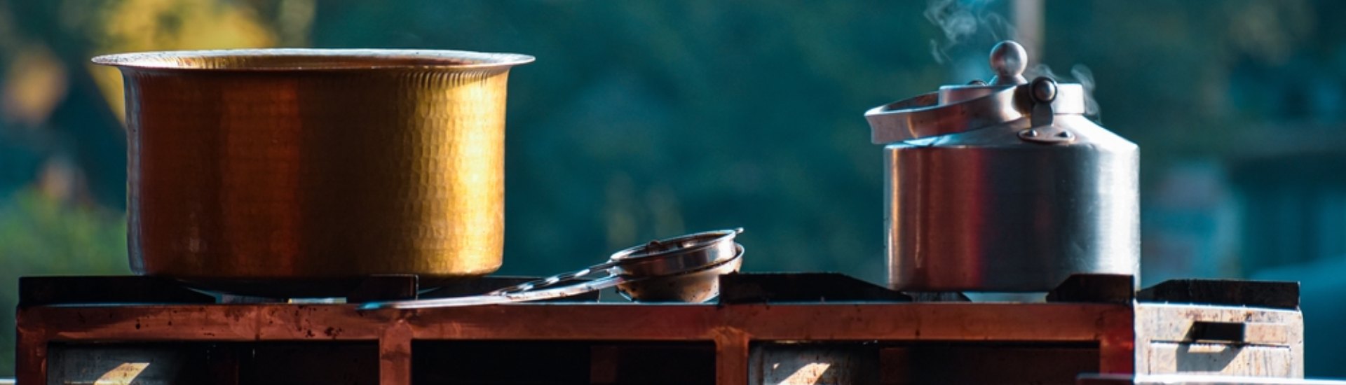 Traditional Chai Brewing Methods vs. Barista Techniques